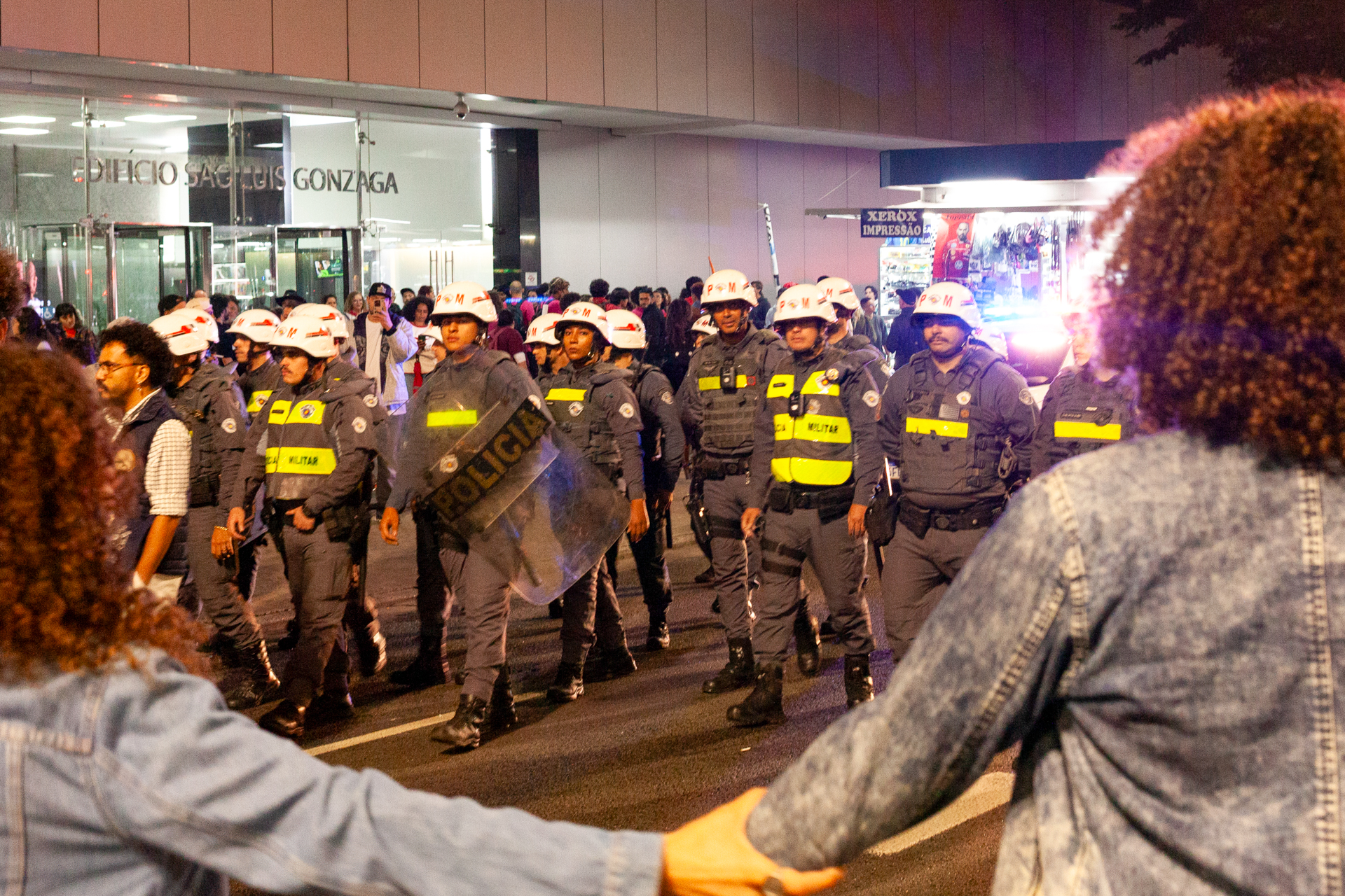 Polícia Militar se prepara para dispersar manifestantes na Avenida Paulista em 31 de outubro de 2025